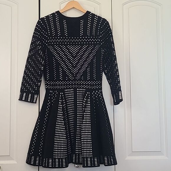 Top Shop Geometric Pattern Fit And Flare Knitted Mini Dress Black White Size US8 - Picture 9 of 14